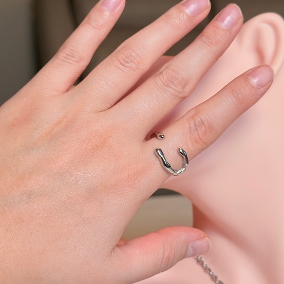 Avant-Garde Silver Ring - Picture 4 of 6